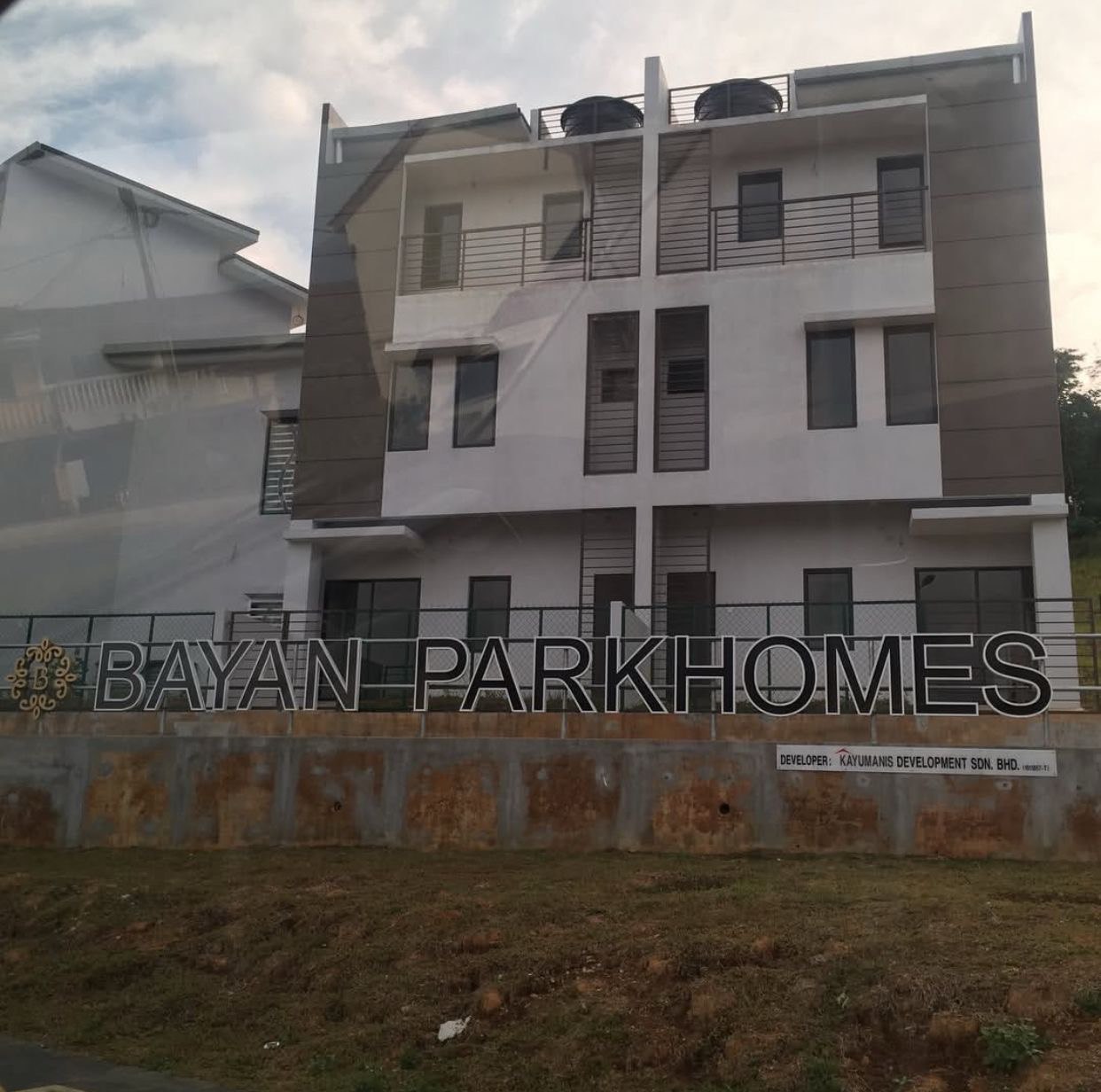 3 STOREY BAYAN PARK HOMES  (END LOT) BATANG KALI HULU SELANGOR
