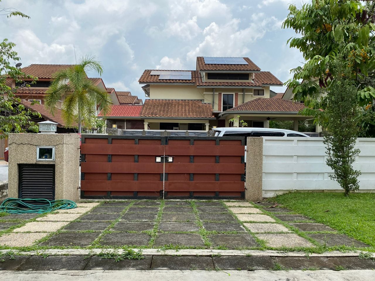 BIG LAND Double Storey Bungalow @ Jentayu, Bandar Enstek, Nilai. Gated & guarded.