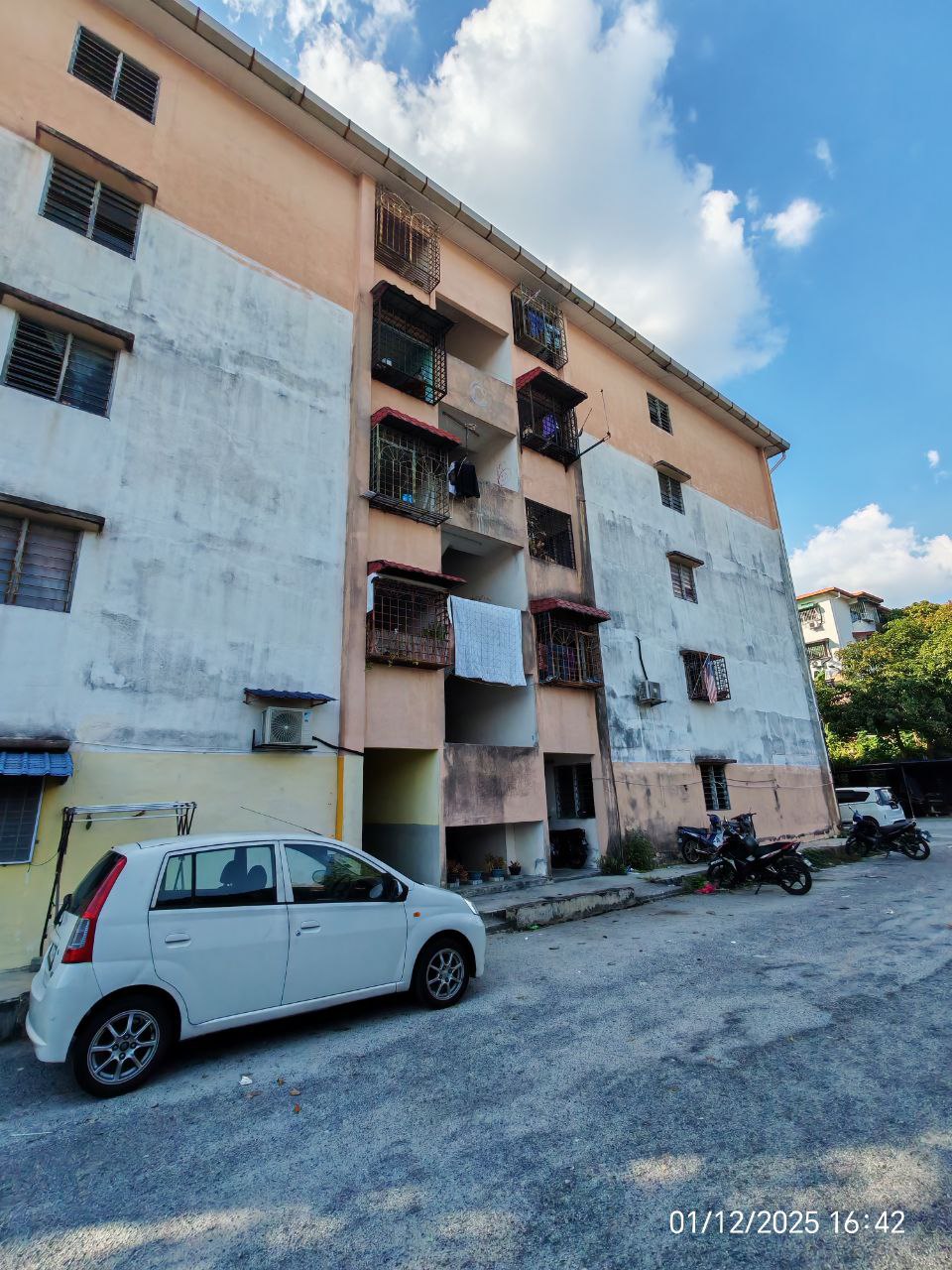 FLAT TAMAN HARMONI