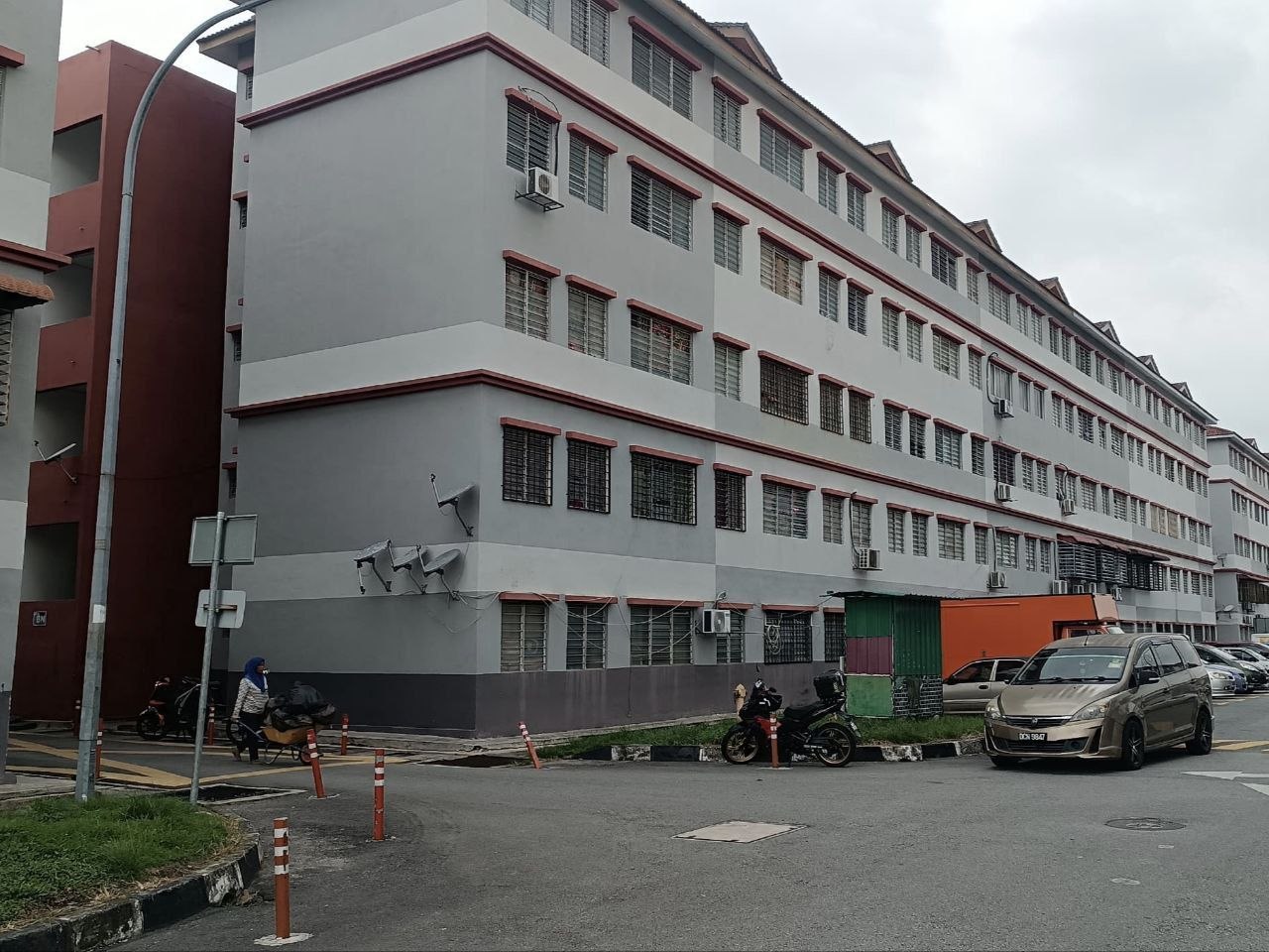FLAT BANDAR SAUJANA PUTRA, JENJAROM