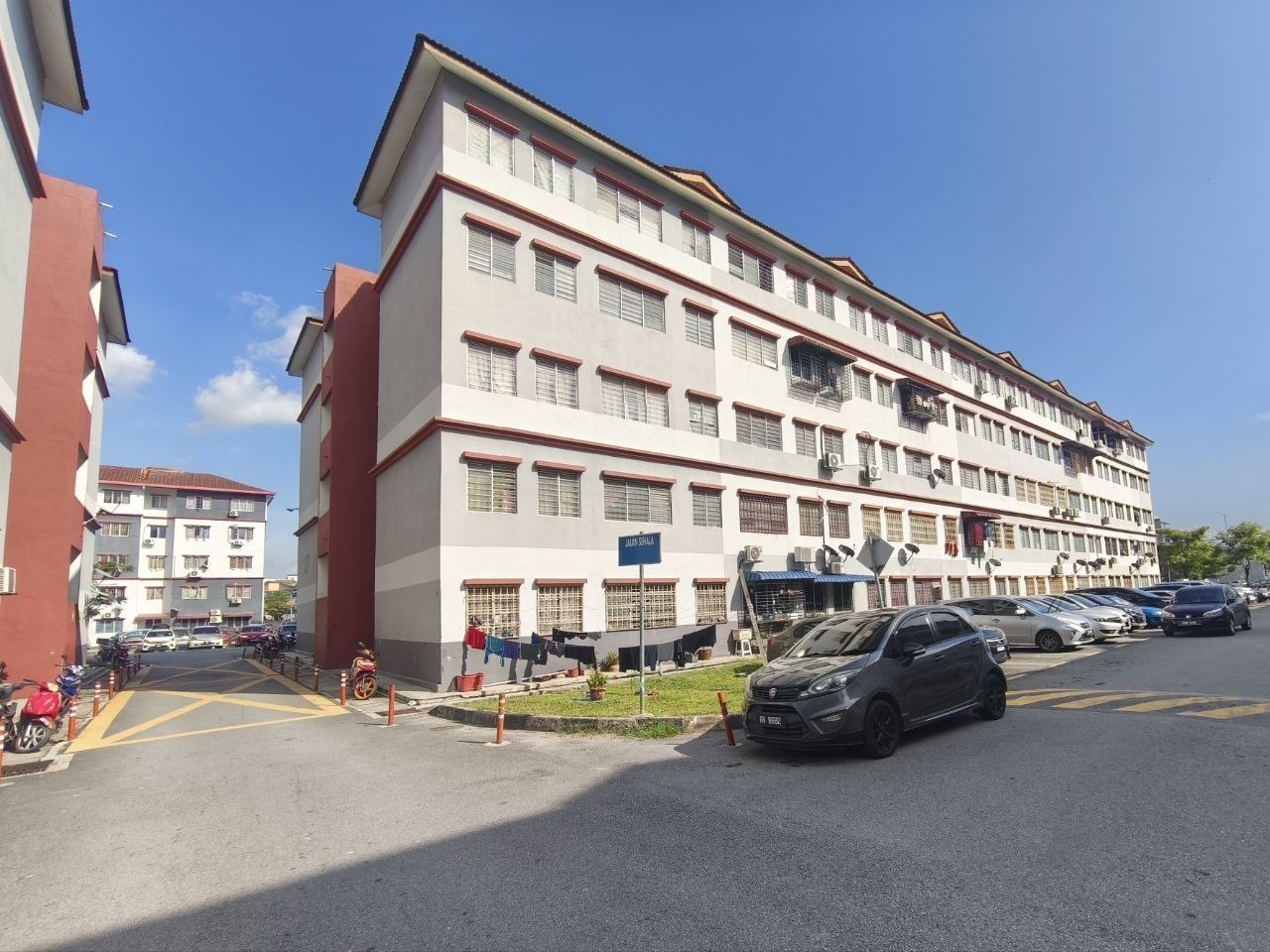 FLAT BANDAR SAUJANA PUTRA, JENJAROM