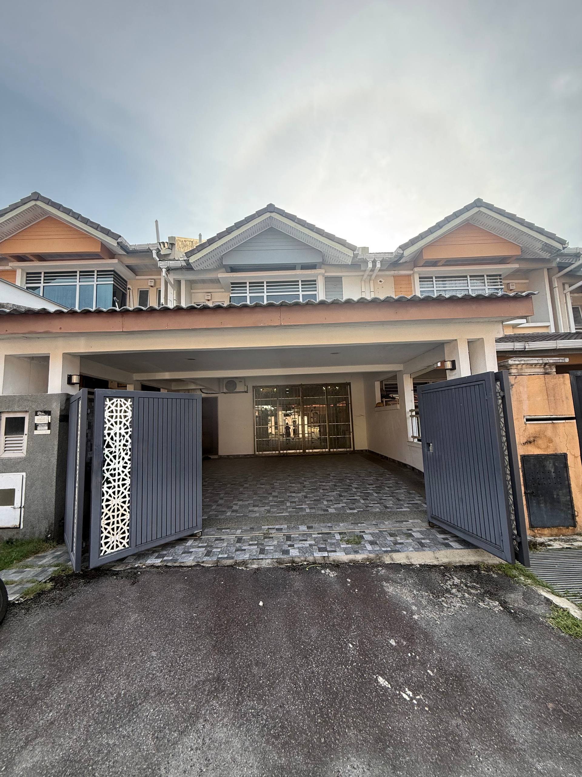 DOUBLE STOREY TERRACE, D’CEMPAKA